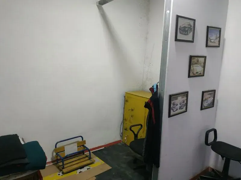 Помещение свободного назначения 12 м², 8 м-н, 12 м², Бишкек, 8 м-н, 8 микрорайон, дом 40 — фото 1